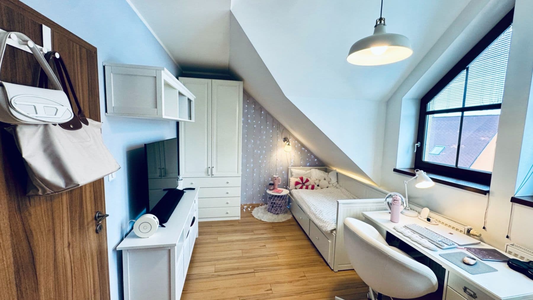 Predaj domu 140 m², pozemek 303 m², Dlouhomostecká, Liberec, Liberecký kraj Predaj domu 140 m², pozemek 303 m², Dlouhomostecká, Liberec, Liberecký kraj