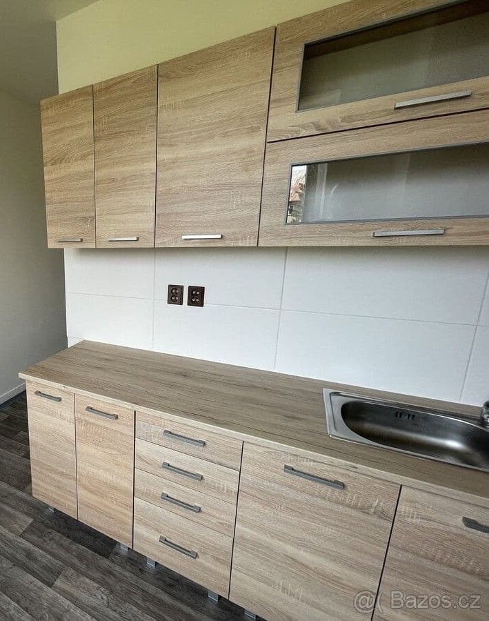 Prenájom bytu 1-izbový 37 m², Hlavní, Chodov, Karlovarský kraj Prenájom bytu 1-izbový 37 m², Hlavní, Chodov, Karlovarský kraj