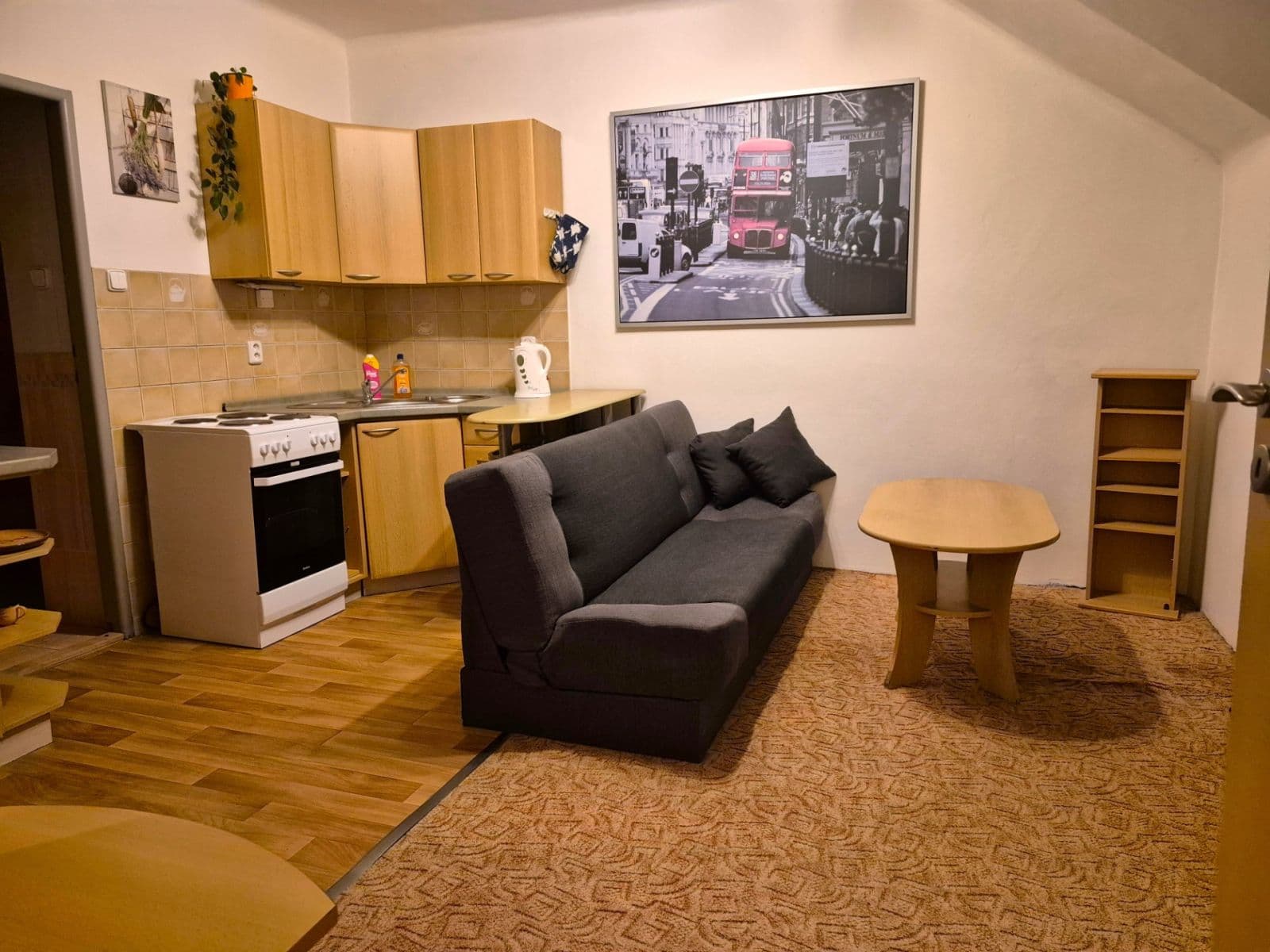 Prenájom bytu 2-izbový 32 m², Pod Strojírnami, Praha, Praha Prenájom bytu 2-izbový 32 m², Pod Strojírnami, Praha, Praha
