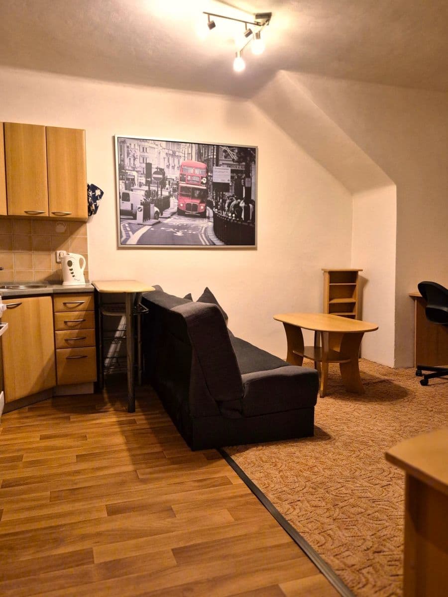 Prenájom bytu 2-izbový 32 m², Pod Strojírnami, Praha, Praha Prenájom bytu 2-izbový 32 m², Pod Strojírnami, Praha, Praha