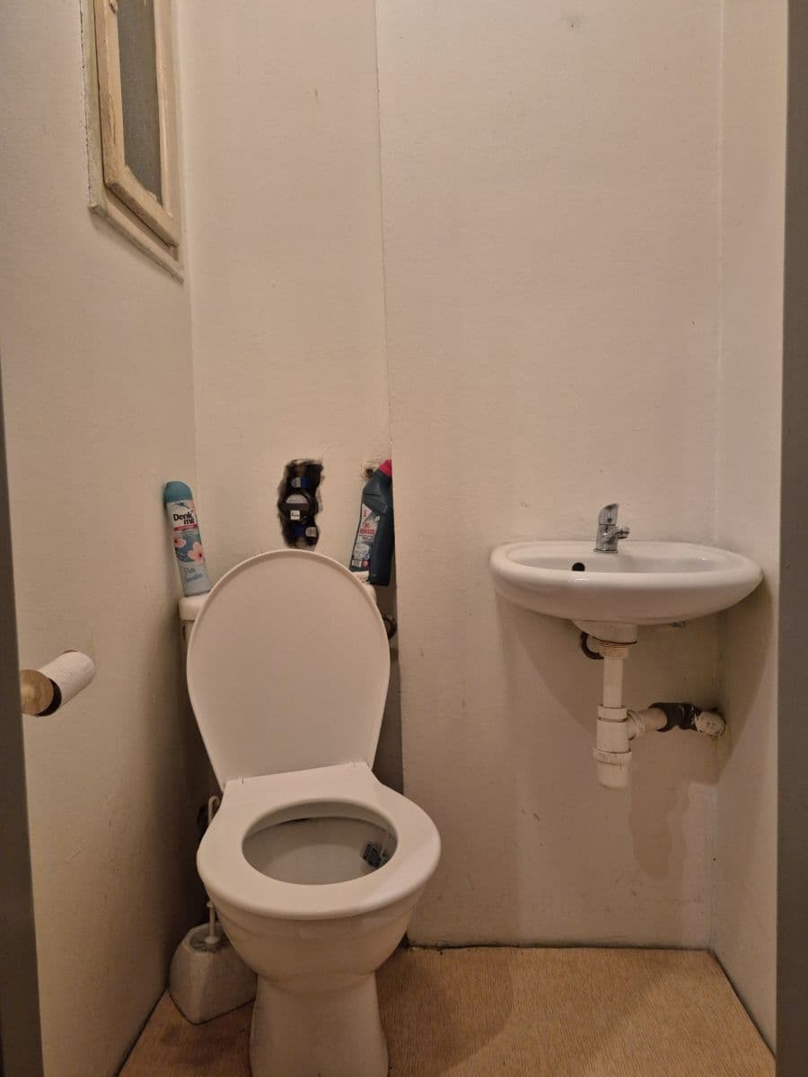 Prenájom bytu 2-izbový 32 m², Pod Strojírnami, Praha, Praha Prenájom bytu 2-izbový 32 m², Pod Strojírnami, Praha, Praha