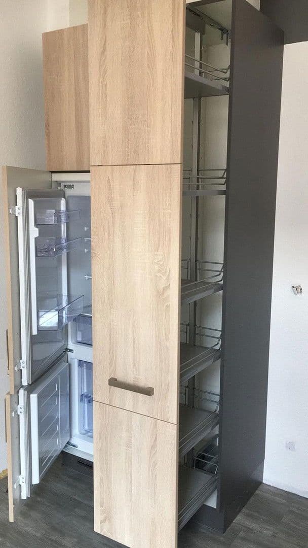 Prenájom bytu 3-izbový 98 m², Bahnhofstr.2, Zwickau, Sasko Prenájom bytu 3-izbový 98 m², Bahnhofstr.2, Zwickau, Sasko