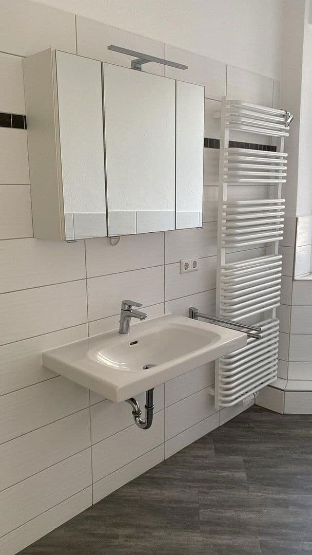 Prenájom bytu 3-izbový 98 m², Bahnhofstr.2, Zwickau, Sasko Prenájom bytu 3-izbový 98 m², Bahnhofstr.2, Zwickau, Sasko