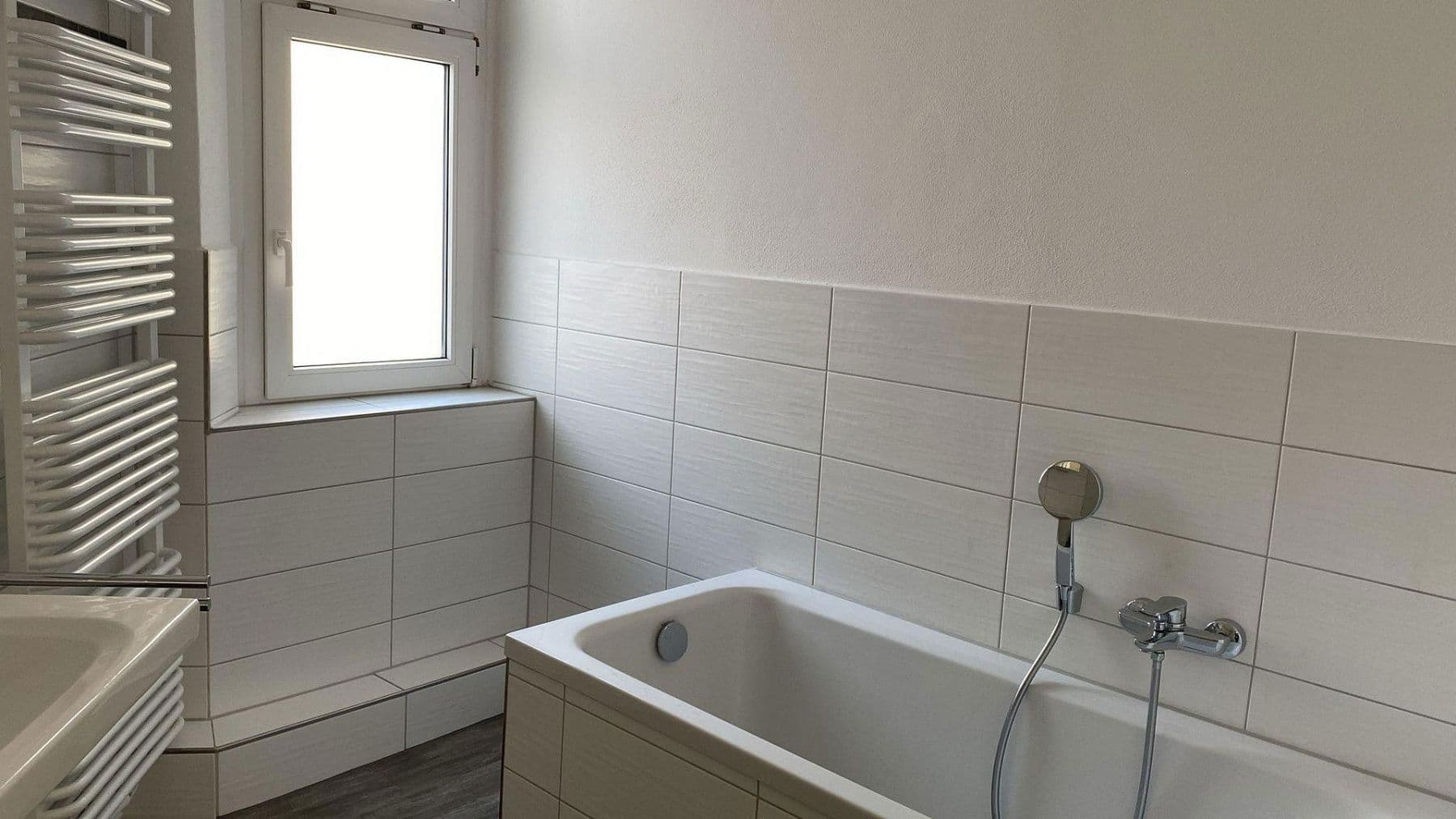 Prenájom bytu 3-izbový 98 m², Bahnhofstr.2, Zwickau, Sasko Prenájom bytu 3-izbový 98 m², Bahnhofstr.2, Zwickau, Sasko