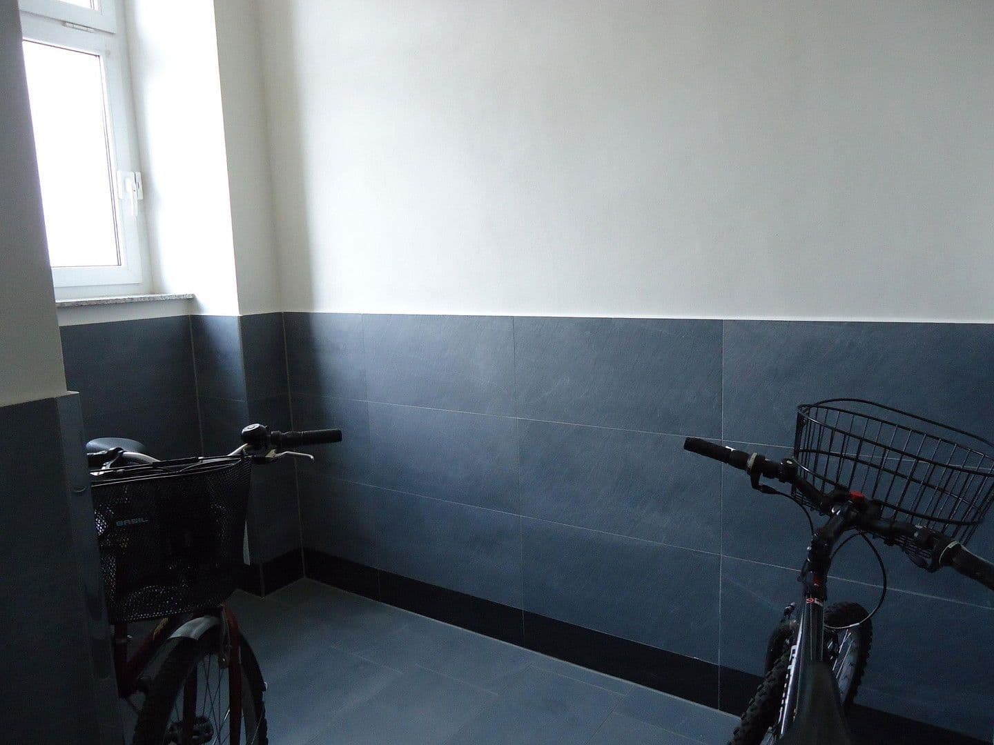 Prenájom bytu 3-izbový 98 m², Bahnhofstr.2, Zwickau, Sasko Prenájom bytu 3-izbový 98 m², Bahnhofstr.2, Zwickau, Sasko