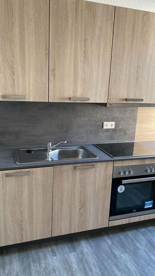 Prenájom bytu 3-izbový 98 m², Bahnhofstr.2, Zwickau, Sasko Prenájom bytu 3-izbový 98 m², Bahnhofstr.2, Zwickau, Sasko