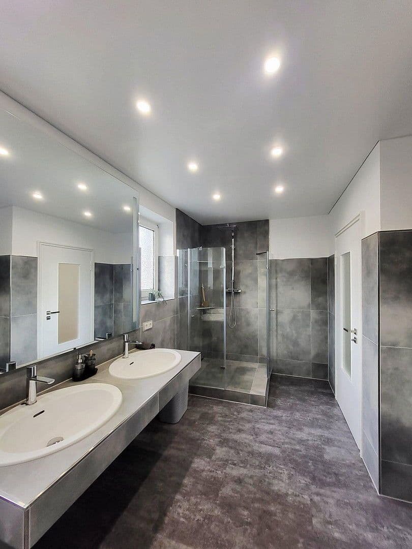 Predaj bytu 3-izbový 106 m², Mulheim an der Ruhr, Severné Porýnie - Westfálsko Predaj bytu 3-izbový 106 m², Mulheim an der Ruhr, Severné Porýnie - Westfálsko