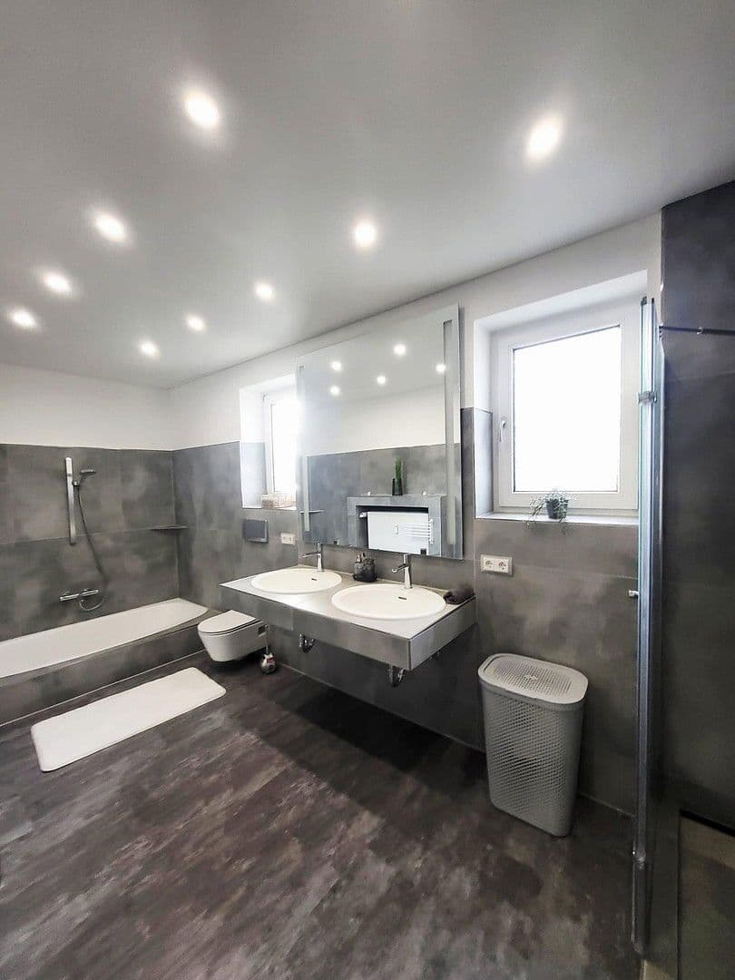 Predaj bytu 3-izbový 106 m², Mulheim an der Ruhr, Severné Porýnie - Westfálsko Predaj bytu 3-izbový 106 m², Mulheim an der Ruhr, Severné Porýnie - Westfálsko