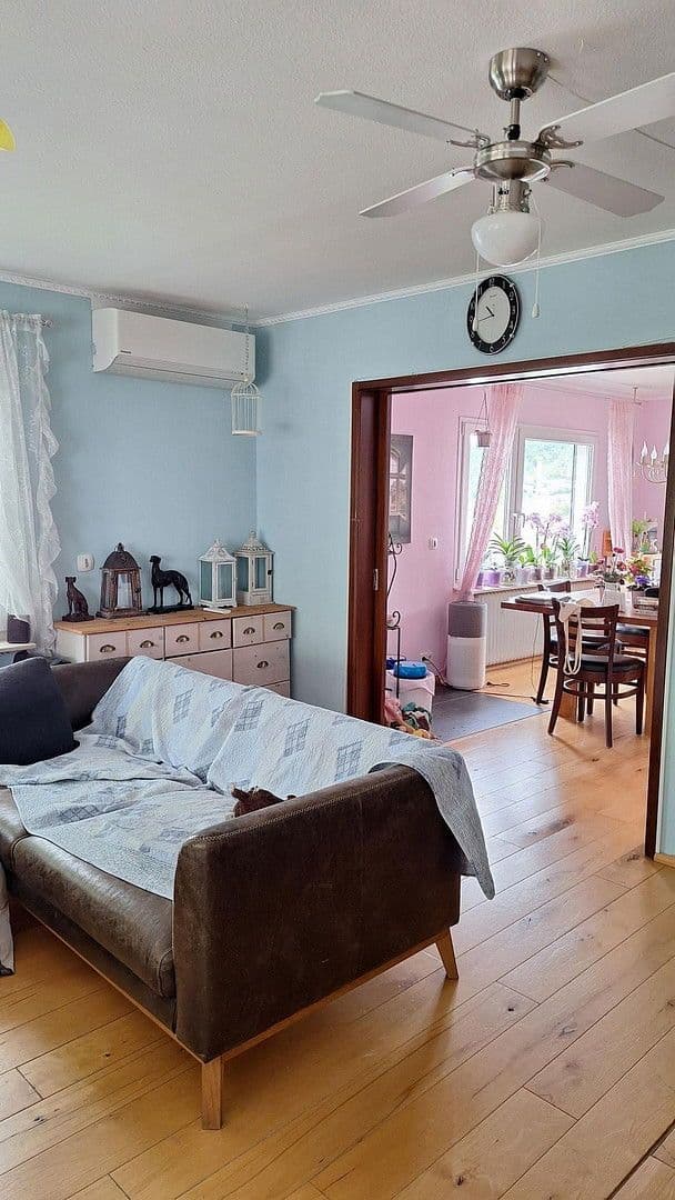 Predaj domu 210 m², pozemek 1.472 m², Schwärzlocher Str. 63, Tübingen, Bádensko-Wurttembersko Predaj domu 210 m², pozemek 1.472 m², Schwärzlocher Str. 63, Tübingen, Bádensko-Wurttembersko