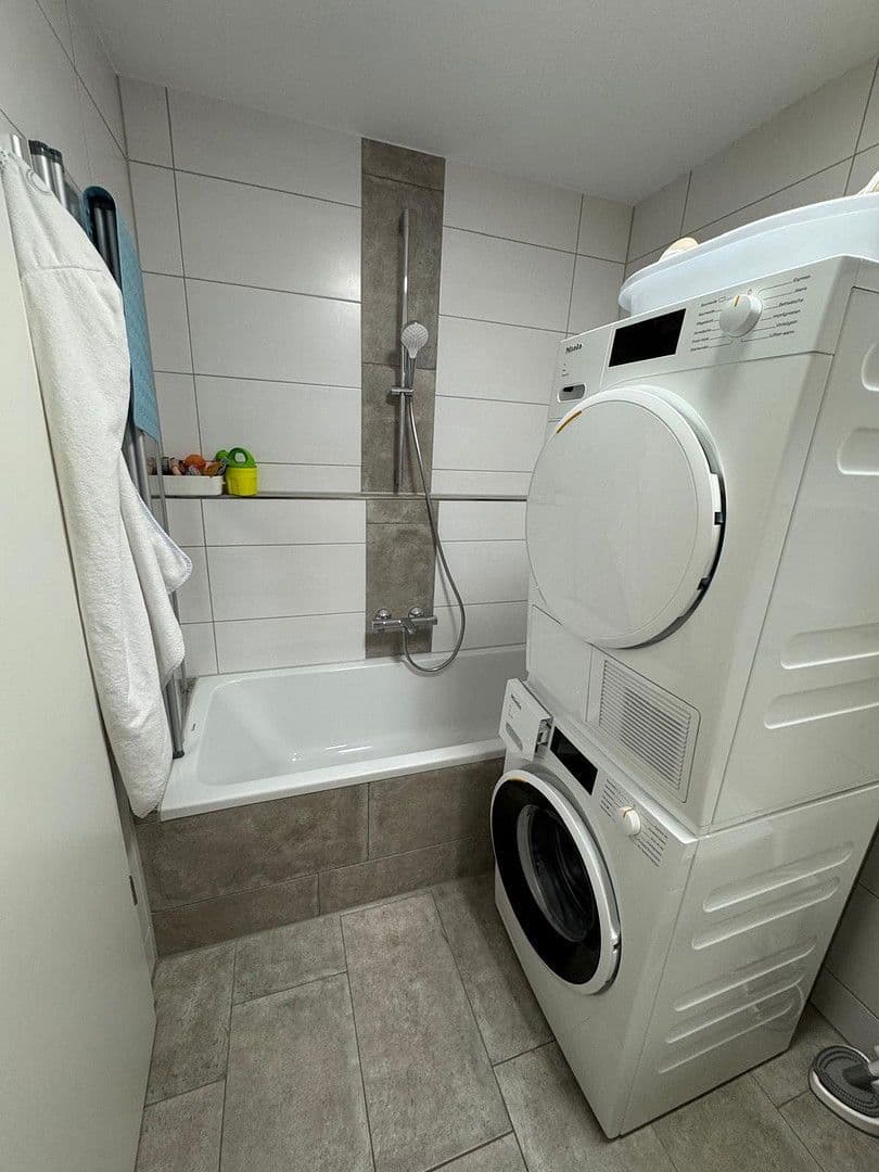 Prenájom bytu 4-izbový 90 m², Leienfelsstr. 2b, 81243, München, München, Bavorsko Prenájom bytu 4-izbový 90 m², Leienfelsstr. 2b, 81243, München, München, Bavorsko