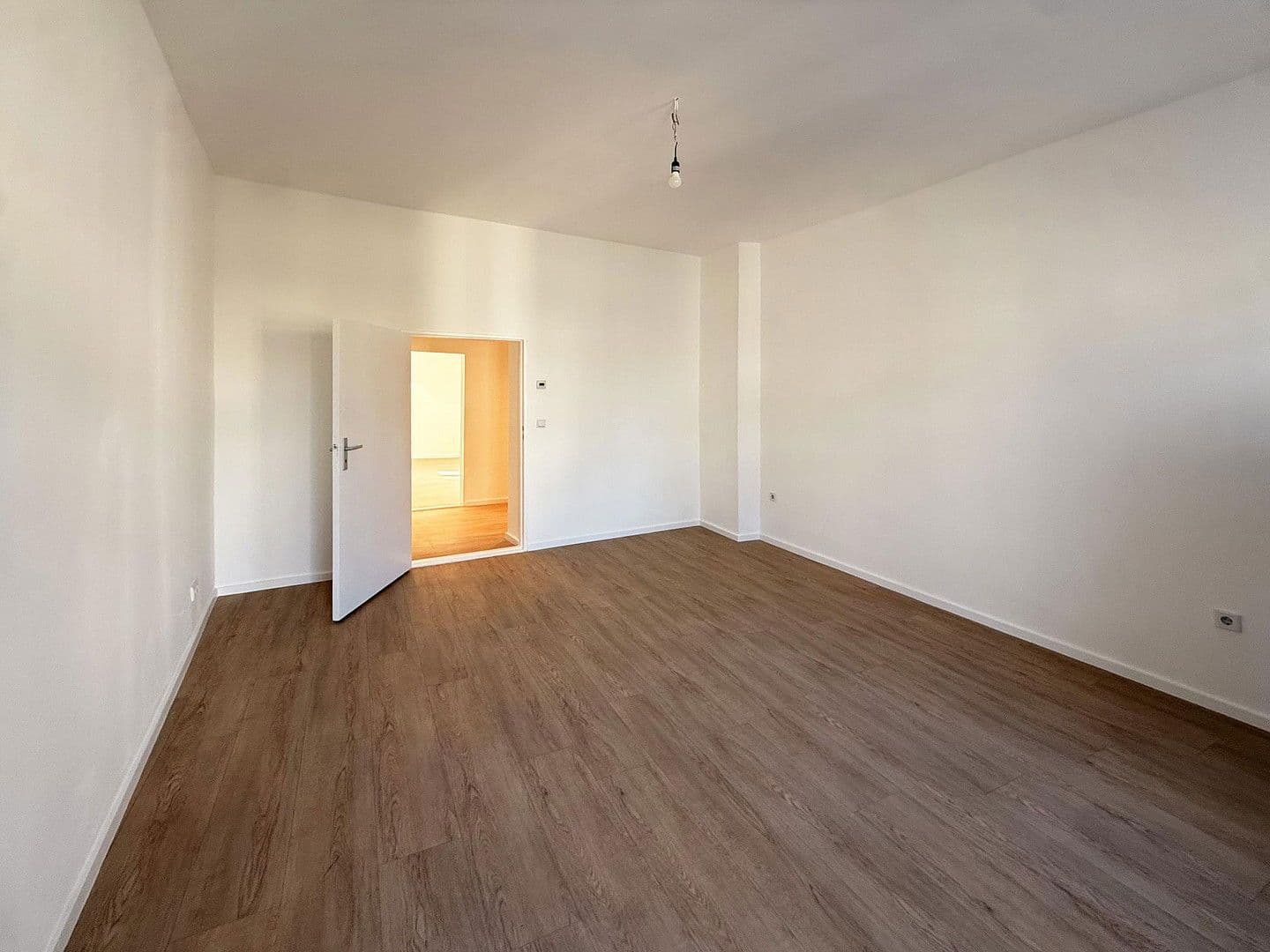 Prenájom bytu 2-izbový 70 m², Berlin, Berlín Prenájom bytu 2-izbový 70 m², Berlin, Berlín