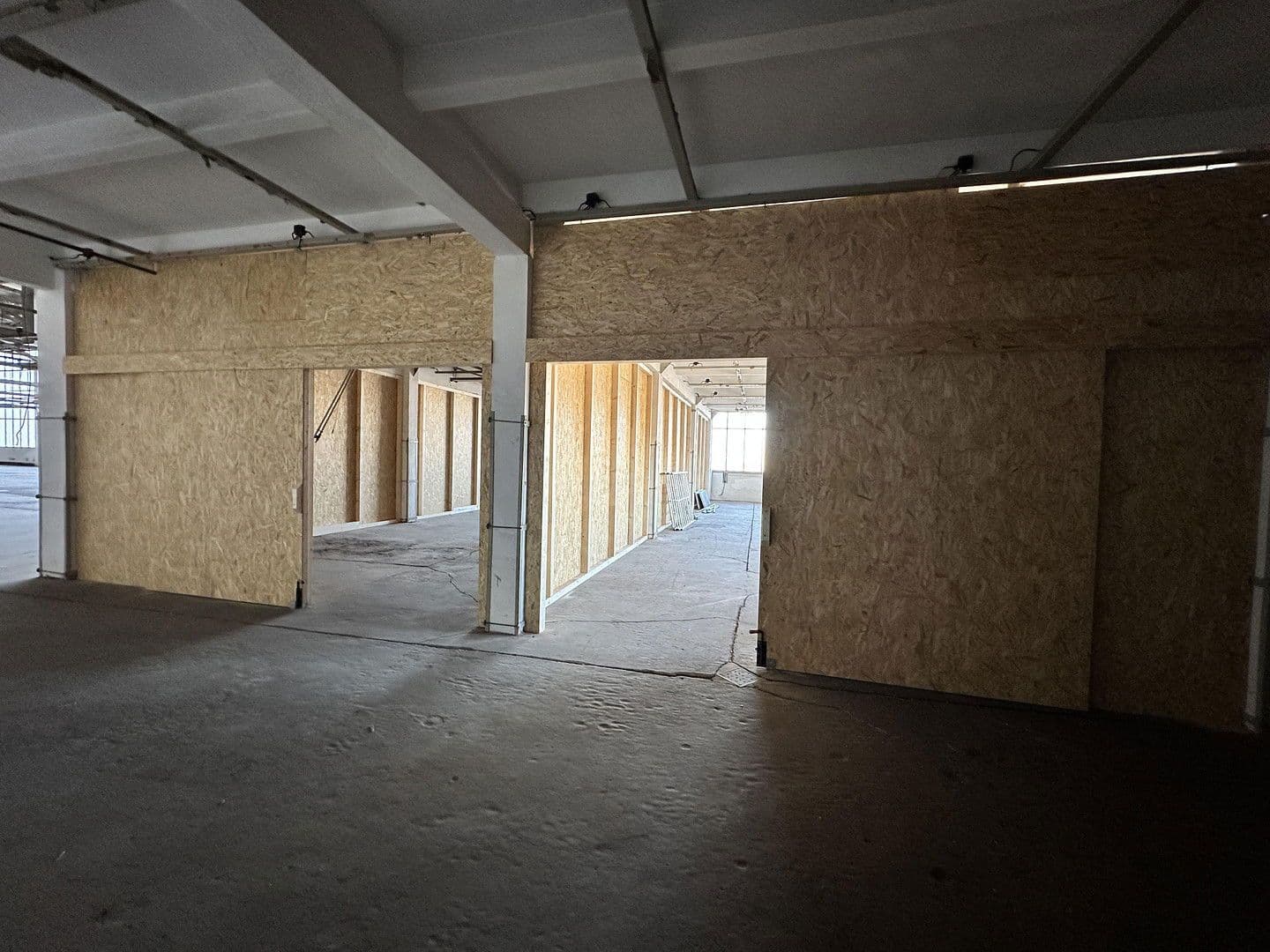 Prenájom nebytového priestoru 110 m², Meeraner Straße 16, Glauchau, Sasko Prenájom nebytového priestoru 110 m², Meeraner Straße 16, Glauchau, Sasko