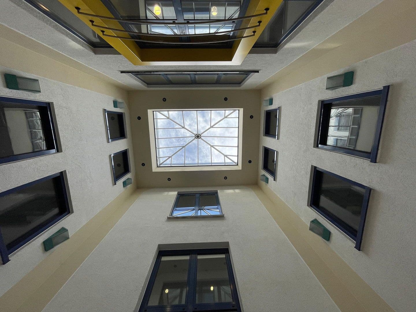 Prenájom kancelárie 246 m², Berner Str. 71, Frankfurt - Nieder-Eschbach, Hesensko Prenájom kancelárie 246 m², Berner Str. 71, Frankfurt - Nieder-Eschbach, Hesensko