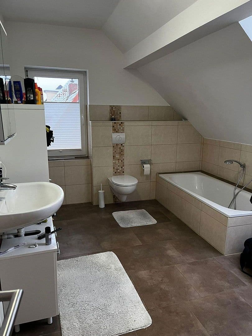 Prenájom bytu 3-izbový 92 m², Hildesheimer Straße 74, Vechelde, Dolné Sasko Prenájom bytu 3-izbový 92 m², Hildesheimer Straße 74, Vechelde, Dolné Sasko