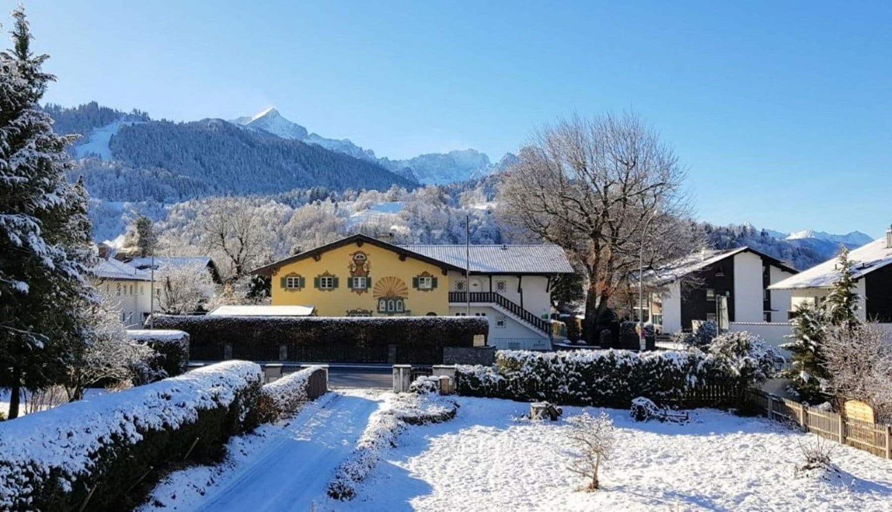 Predaj domu 225 m², pozemek 926 m², Mittenwalderstraße 53, Garmisch-Partenkirchen, Bavorsko Predaj domu 225 m², pozemek 926 m², Mittenwalderstraße 53, Garmisch-Partenkirchen, Bavorsko
