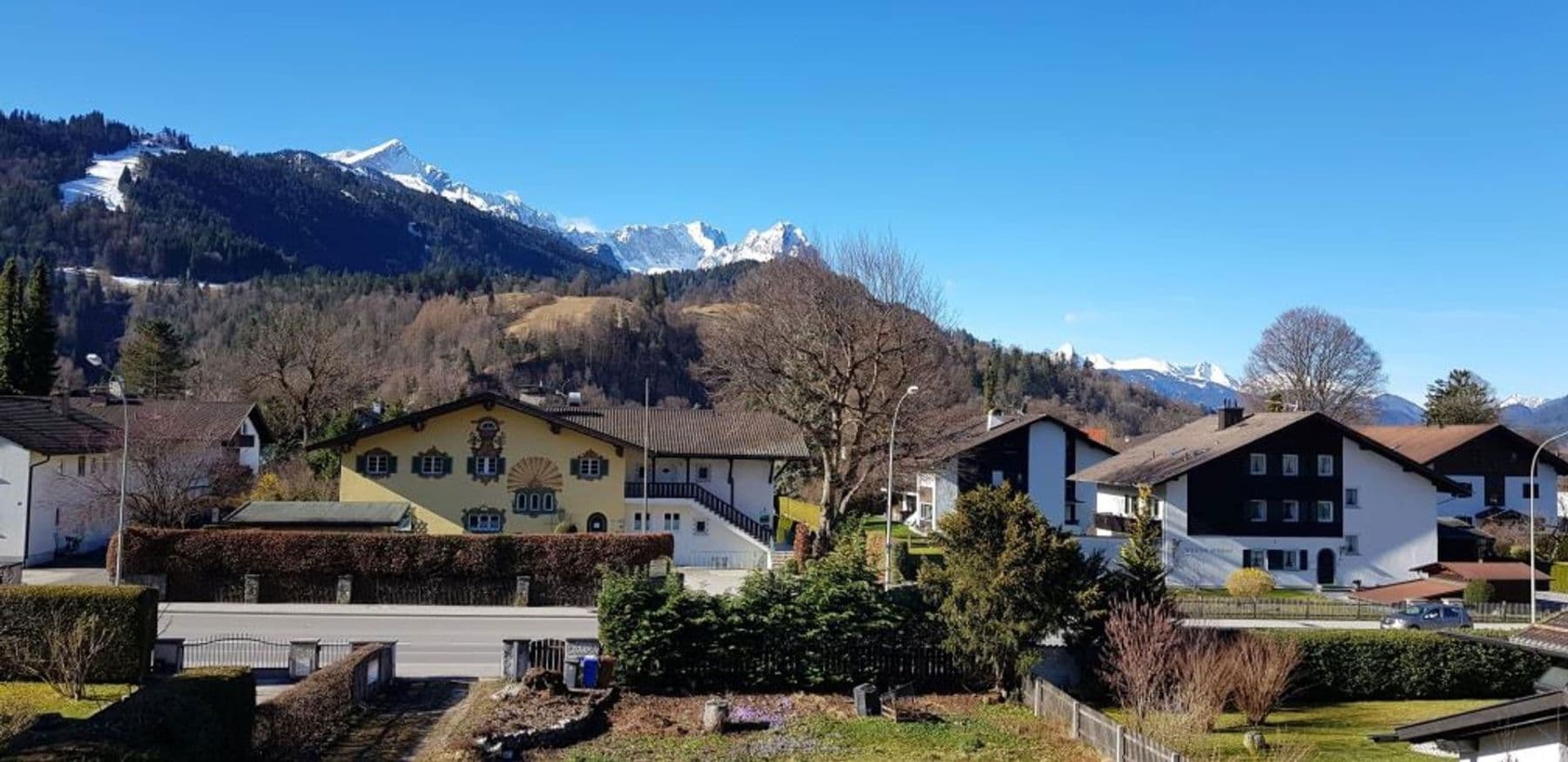 Predaj domu 225 m², pozemek 926 m², Mittenwalderstraße 53, Garmisch-Partenkirchen, Bavorsko Predaj domu 225 m², pozemek 926 m², Mittenwalderstraße 53, Garmisch-Partenkirchen, Bavorsko
