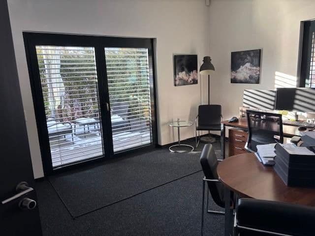 Predaj kancelárie 485 m², Bartäcker 6, Simmelsdorf, Bavorsko Predaj kancelárie 485 m², Bartäcker 6, Simmelsdorf, Bavorsko