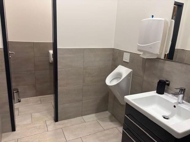 Predaj kancelárie 485 m², Bartäcker 6, Simmelsdorf, Bavorsko Predaj kancelárie 485 m², Bartäcker 6, Simmelsdorf, Bavorsko