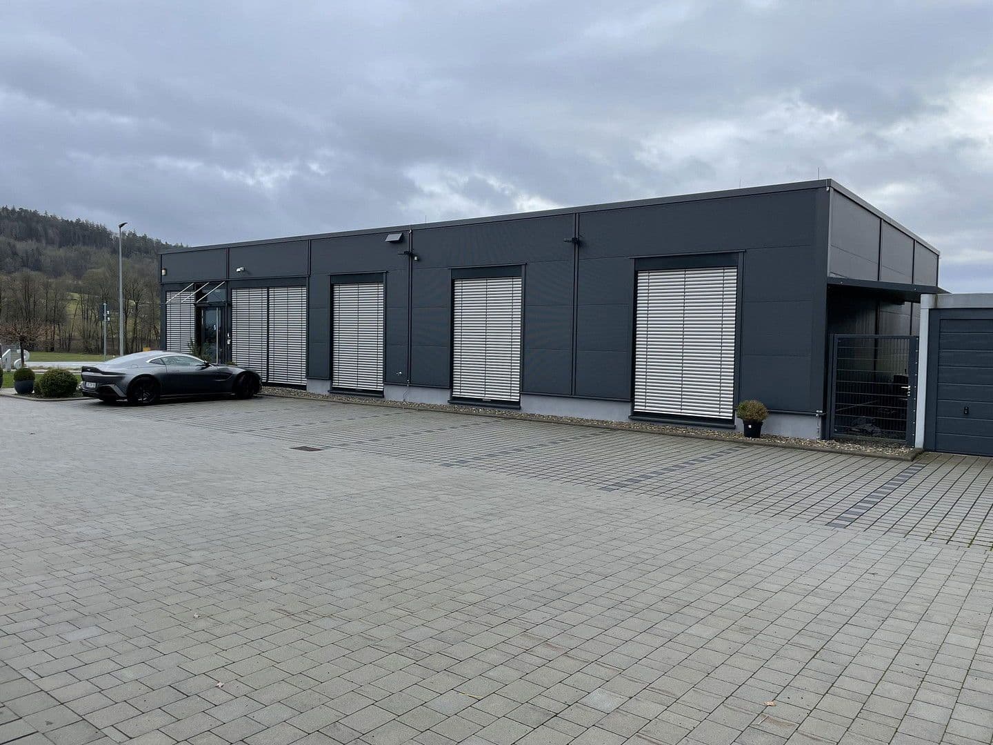 Predaj kancelárie 485 m², Bartäcker 6, Simmelsdorf, Bavorsko Predaj kancelárie 485 m², Bartäcker 6, Simmelsdorf, Bavorsko