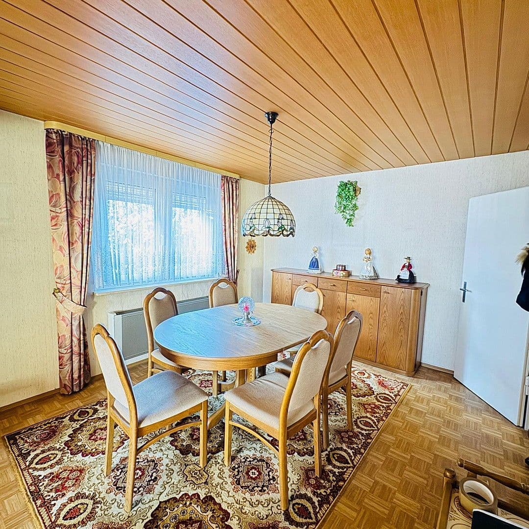 Predaj domu 118 m², pozemek 552 m², Erlangen-Eltersdorf, Bavorsko Predaj domu 118 m², pozemek 552 m², Erlangen-Eltersdorf, Bavorsko