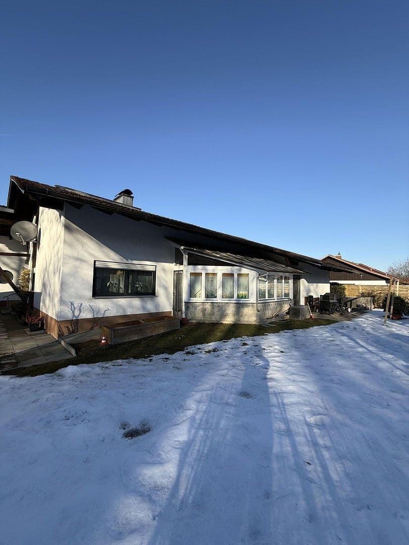 Predaj domu 225 m², pozemek 812 m², Landau an der Isar, Bavorsko Predaj domu 225 m², pozemek 812 m², Landau an der Isar, Bavorsko