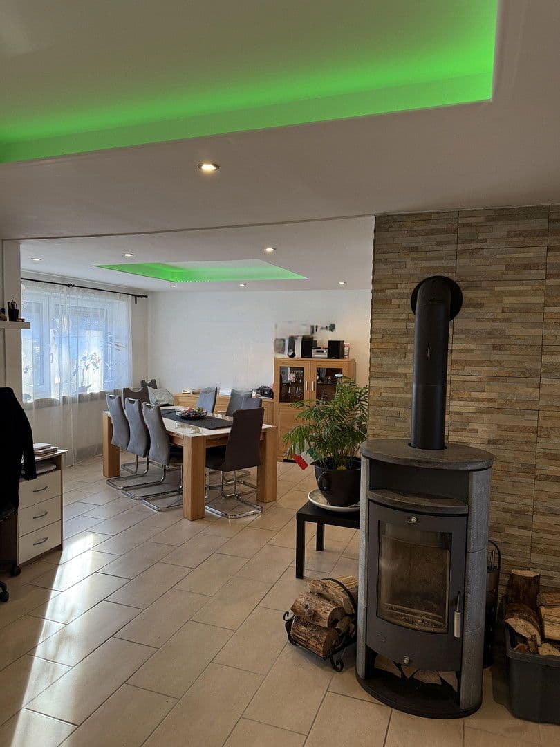 Predaj domu 225 m², pozemek 812 m², Landau an der Isar, Bavorsko Predaj domu 225 m², pozemek 812 m², Landau an der Isar, Bavorsko