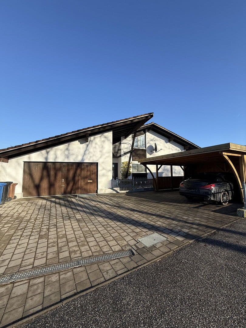 Predaj domu 225 m², pozemek 812 m², Landau an der Isar, Bavorsko Predaj domu 225 m², pozemek 812 m², Landau an der Isar, Bavorsko