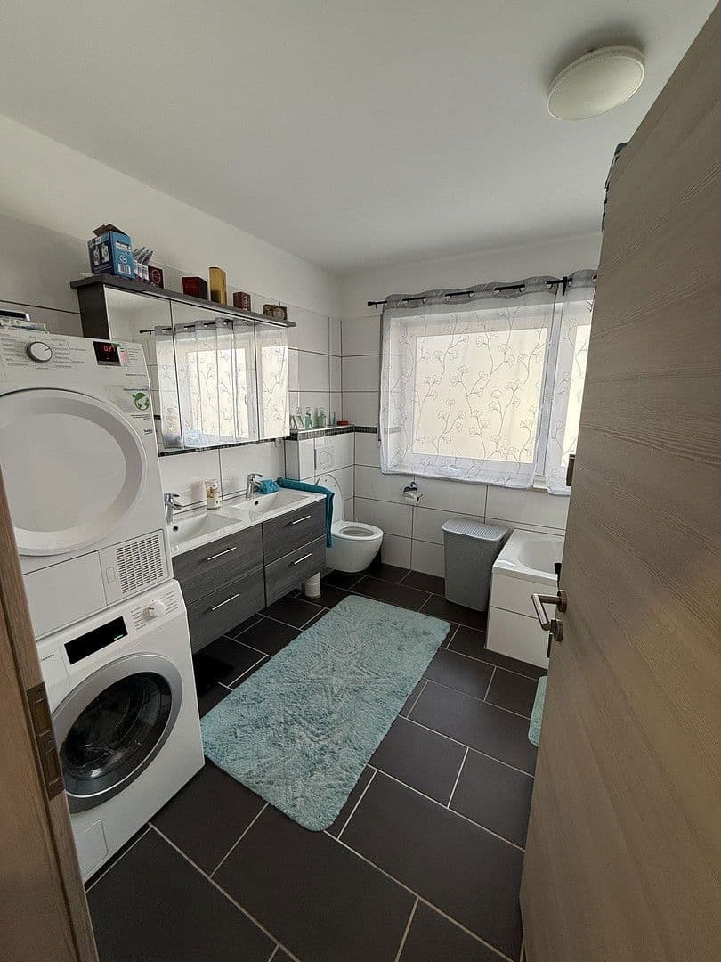 Predaj domu 225 m², pozemek 812 m², Landau an der Isar, Bavorsko Predaj domu 225 m², pozemek 812 m², Landau an der Isar, Bavorsko