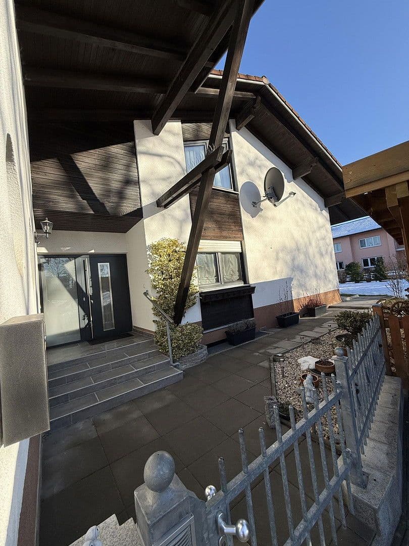 Predaj domu 225 m², pozemek 812 m², Landau an der Isar, Bavorsko Predaj domu 225 m², pozemek 812 m², Landau an der Isar, Bavorsko