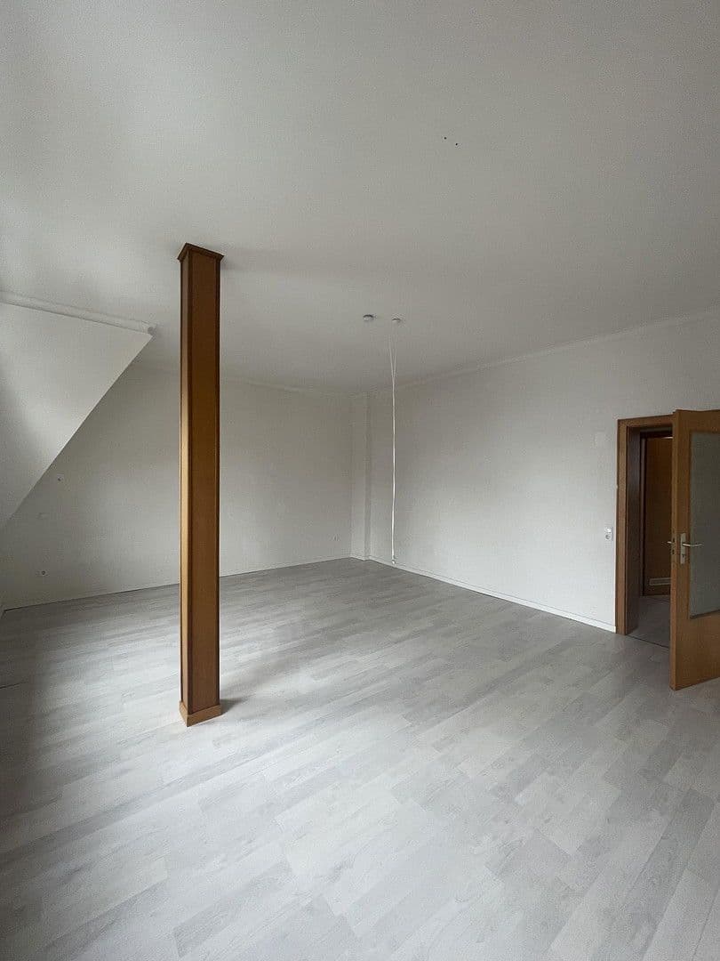 Prenájom bytu 3-izbový 82 m², Duisburg, Severné Porýnie - Westfálsko Prenájom bytu 3-izbový 82 m², Duisburg, Severné Porýnie - Westfálsko