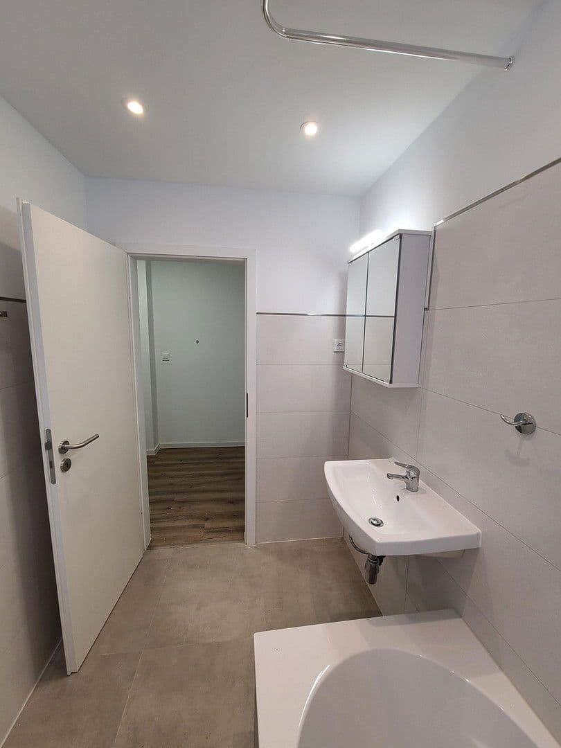 Prenájom bytu 3-izbový 106 m², Alzeyer Str. 1, Frankfurt, Hesensko Prenájom bytu 3-izbový 106 m², Alzeyer Str. 1, Frankfurt, Hesensko