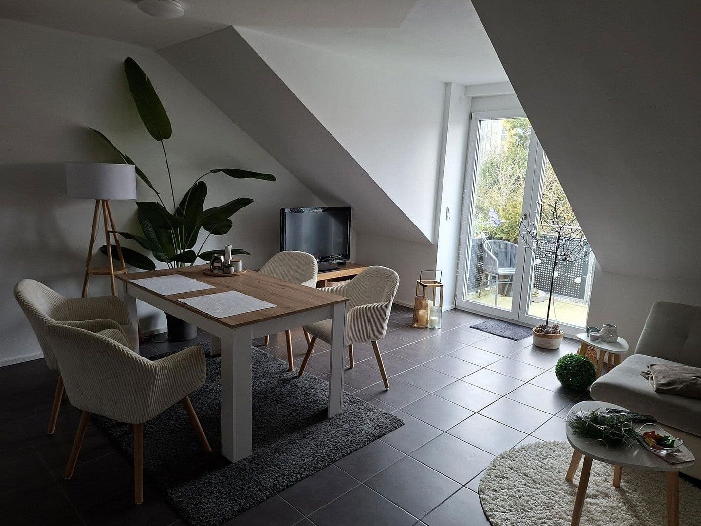 Prenájom bytu 2-izbový 55 m², Schlesierstraße 93, Regensburg, Bavorsko Prenájom bytu 2-izbový 55 m², Schlesierstraße 93, Regensburg, Bavorsko