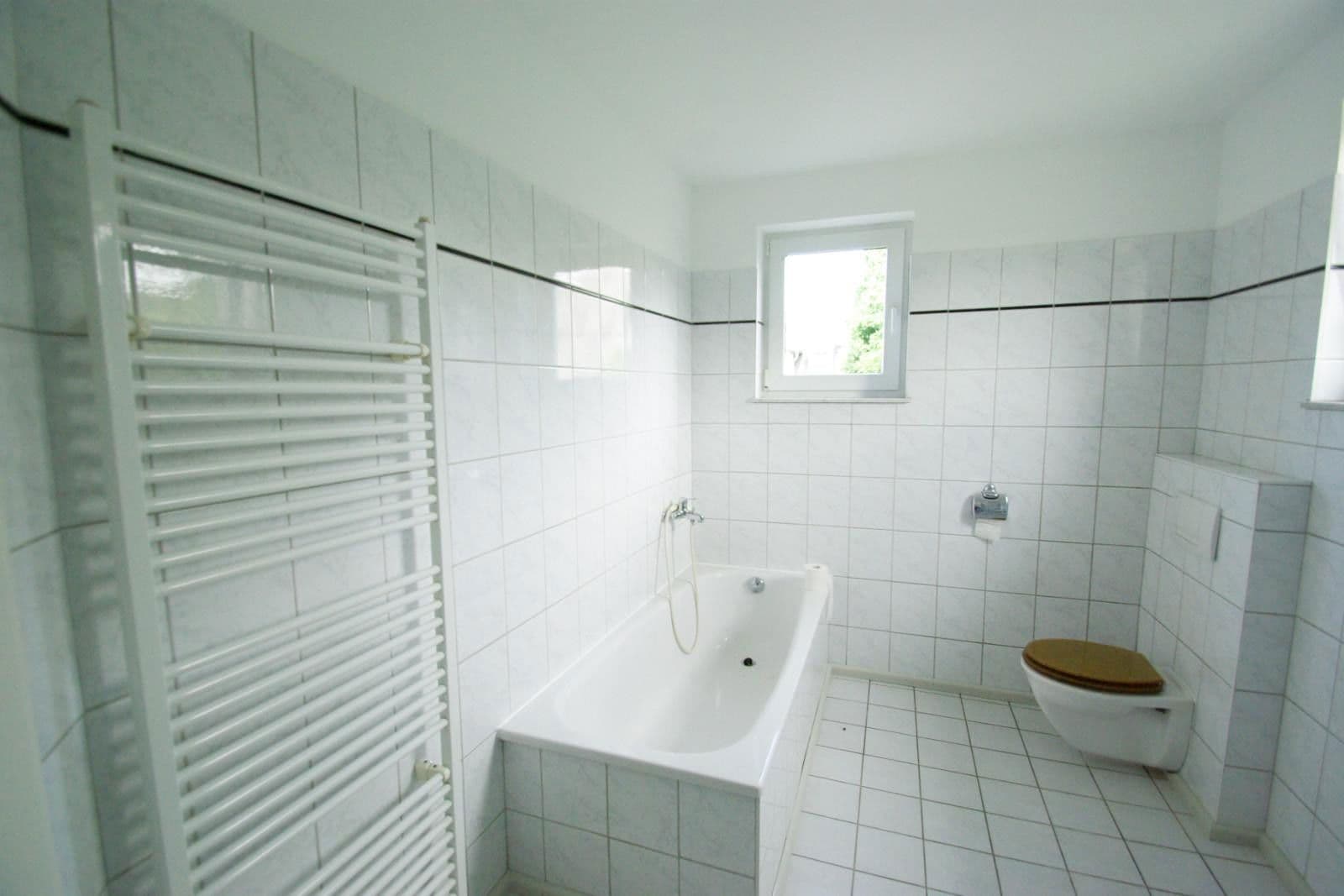 Predaj domu 107 m², pozemek 332 m², Mehren, Porýnie-Falcko Predaj domu 107 m², pozemek 332 m², Mehren, Porýnie-Falcko