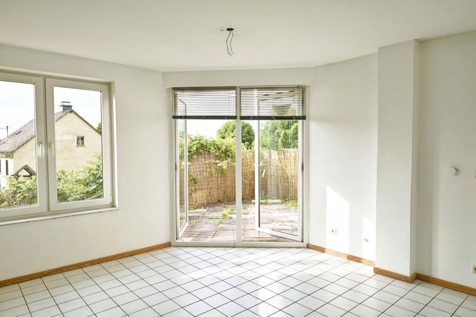 Predaj domu 107 m², pozemek 332 m², Mehren, Porýnie-Falcko Predaj domu 107 m², pozemek 332 m², Mehren, Porýnie-Falcko