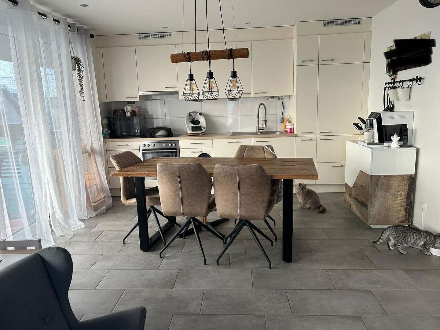 Prenájom bytu 3-izbový 86 m², Zimmermannstrasse 25, Laufenburg (Baden), Bádensko-Wurttembersko Prenájom bytu 3-izbový 86 m², Zimmermannstrasse 25, Laufenburg (Baden), Bádensko-Wurttembersko