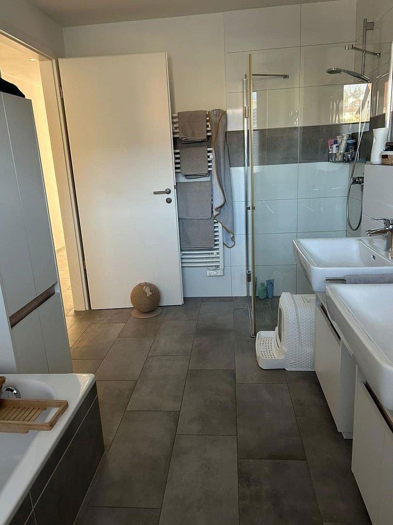 Prenájom bytu 3-izbový 86 m², Zimmermannstrasse 25, Laufenburg (Baden), Bádensko-Wurttembersko Prenájom bytu 3-izbový 86 m², Zimmermannstrasse 25, Laufenburg (Baden), Bádensko-Wurttembersko