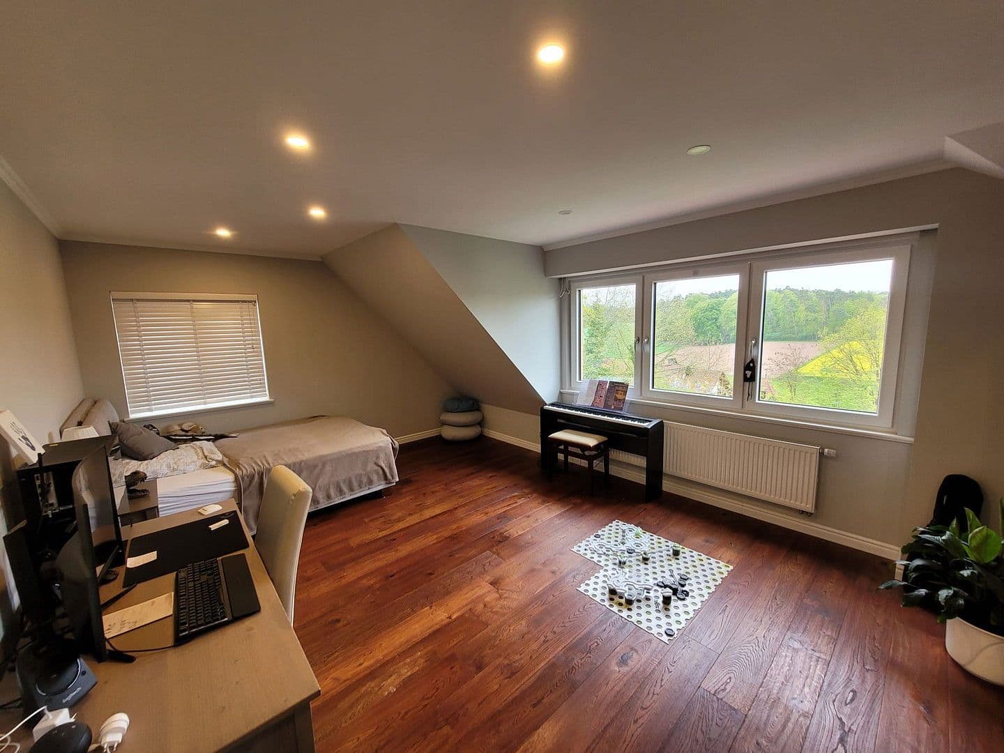 Predaj domu 200 m², pozemek 569 m², Roßtal, Bavorsko Predaj domu 200 m², pozemek 569 m², Roßtal, Bavorsko