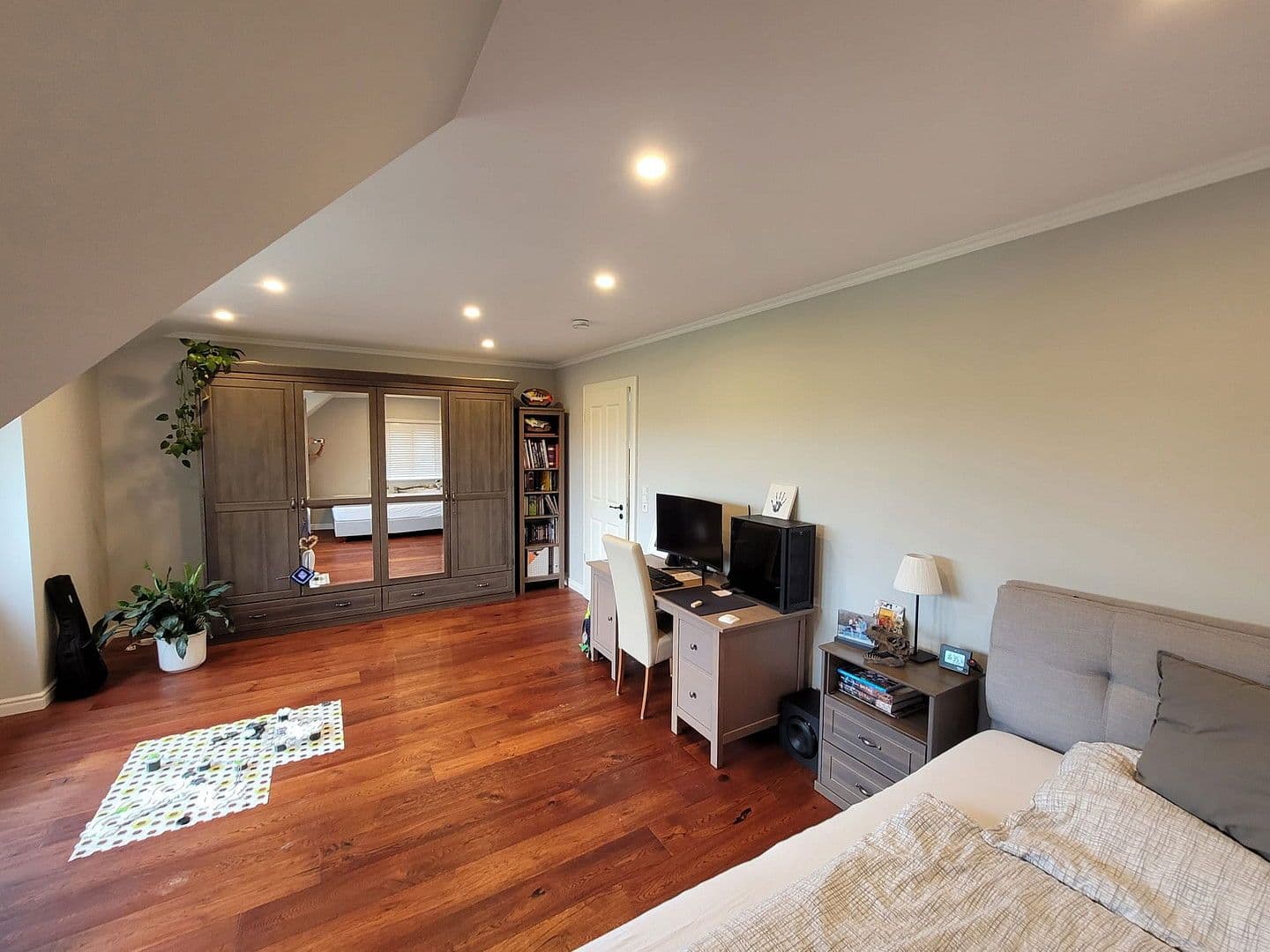 Predaj domu 200 m², pozemek 569 m², Roßtal, Bavorsko Predaj domu 200 m², pozemek 569 m², Roßtal, Bavorsko