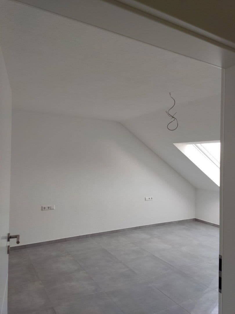 Prenájom bytu 4-izbový 119 m², Bad Rappenau, Bádensko-Wurttembersko Prenájom bytu 4-izbový 119 m², Bad Rappenau, Bádensko-Wurttembersko