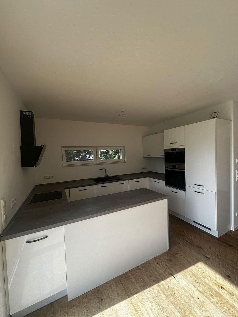 Prenájom bytu 4-izbový 125 m², Hamburg, Hamburg Prenájom bytu 4-izbový 125 m², Hamburg, Hamburg