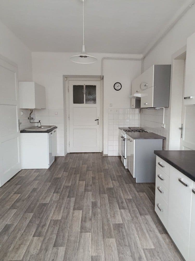 Prenájom bytu 2-izbový 66 m², Nákladní, Karlovy Vary, Karlovarský kraj Prenájom bytu 2-izbový 66 m², Nákladní, Karlovy Vary, Karlovarský kraj