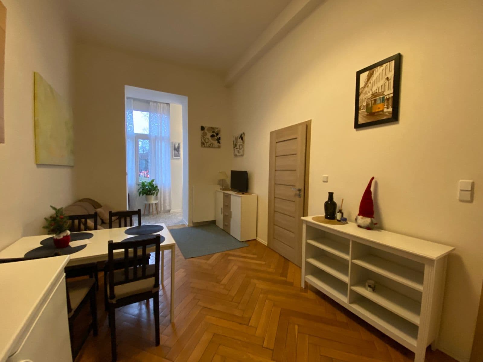 Prenájom bytu 3-izbový 87 m², Preslova, Praha, Praha Prenájom bytu 3-izbový 87 m², Preslova, Praha, Praha