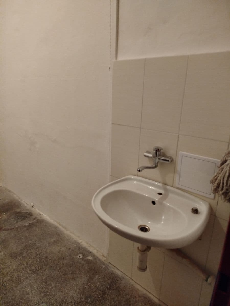 Prenájom nebytového priestoru 86 m², Husovo náměstí, Lysá nad Labem, Středočeský kraj Prenájom nebytového priestoru 86 m², Husovo náměstí, Lysá nad Labem, Středočeský kraj