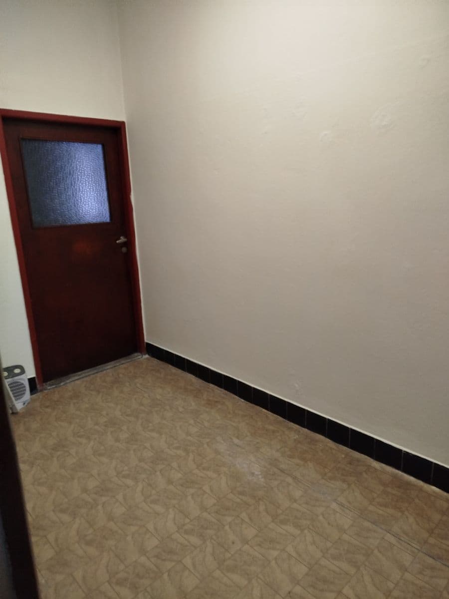 Prenájom nebytového priestoru 86 m², Husovo náměstí, Lysá nad Labem, Středočeský kraj Prenájom nebytového priestoru 86 m², Husovo náměstí, Lysá nad Labem, Středočeský kraj