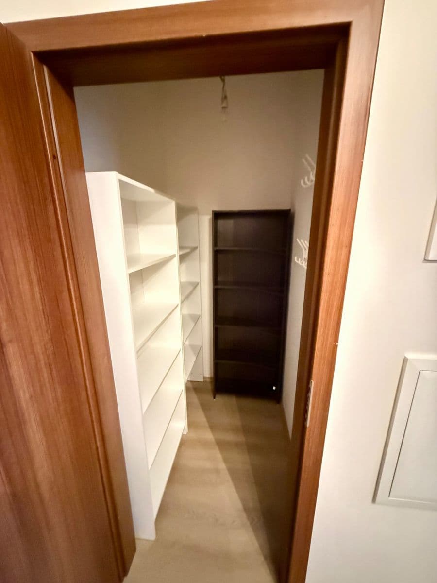 Prenájom bytu 2-izbový 57 m², Počernická, Praha, Praha Prenájom bytu 2-izbový 57 m², Počernická, Praha, Praha