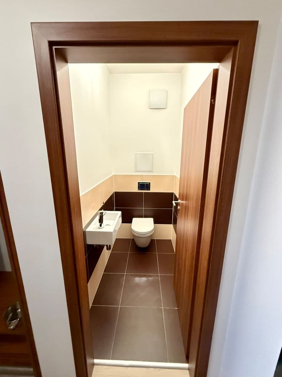 Prenájom bytu 2-izbový 57 m², Počernická, Praha, Praha Prenájom bytu 2-izbový 57 m², Počernická, Praha, Praha