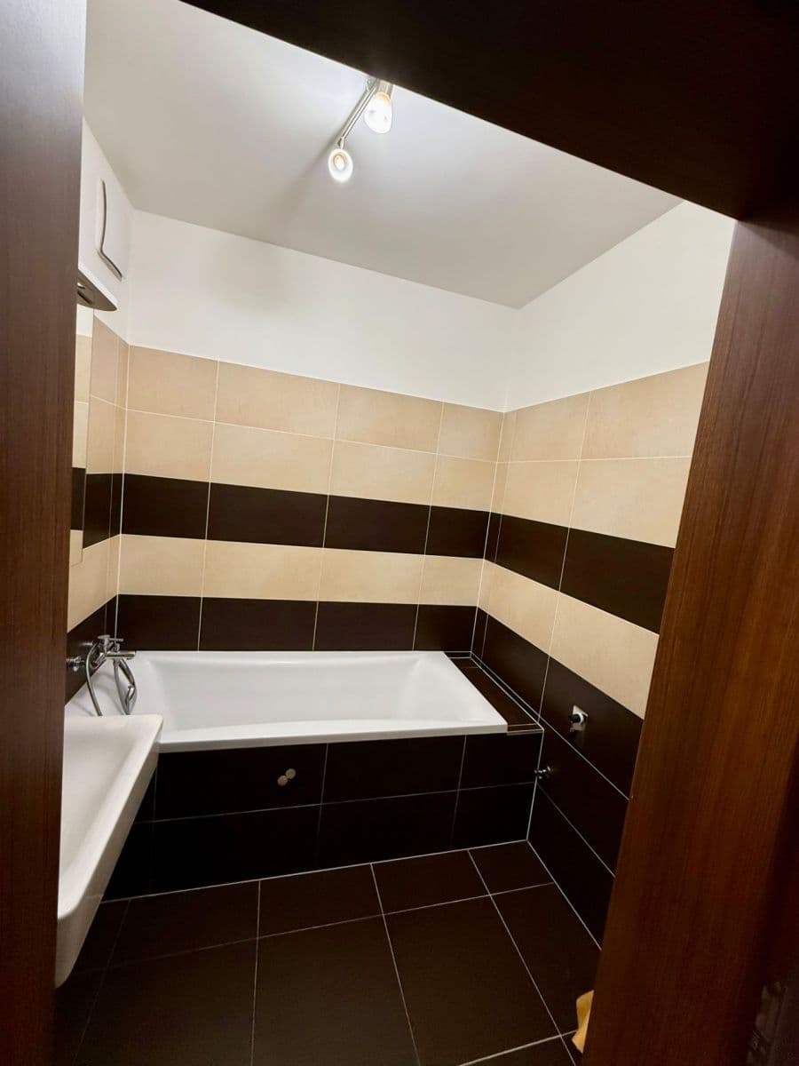 Prenájom bytu 2-izbový 57 m², Počernická, Praha, Praha Prenájom bytu 2-izbový 57 m², Počernická, Praha, Praha