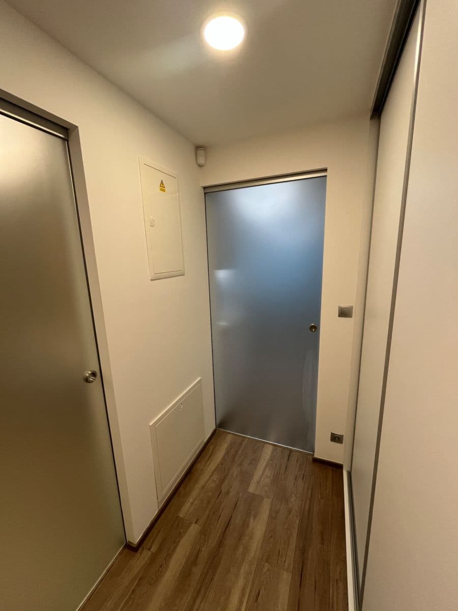 Prenájom bytu 1-izbový 33 m², Kurta Konráda, Praha, Praha Prenájom bytu 1-izbový 33 m², Kurta Konráda, Praha, Praha