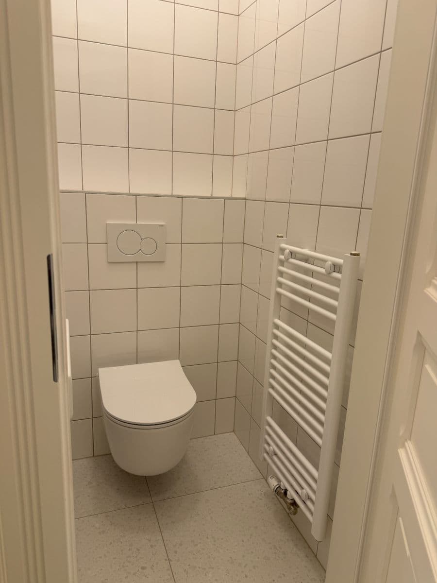 Prenájom bytu 1-izbový 30 m², 28. pluku, Praha, Praha Prenájom bytu 1-izbový 30 m², 28. pluku, Praha, Praha