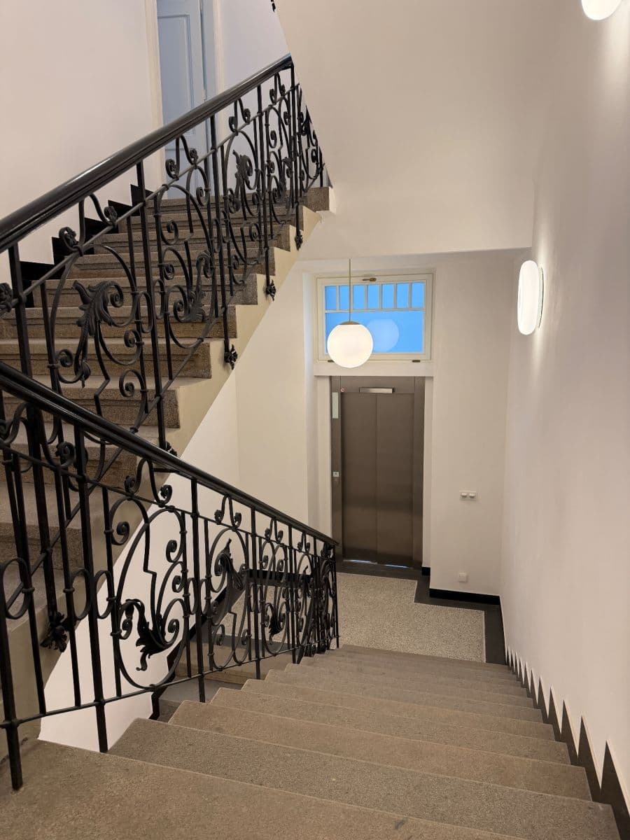 Prenájom bytu 1-izbový 30 m², 28. pluku, Praha, Praha Prenájom bytu 1-izbový 30 m², 28. pluku, Praha, Praha